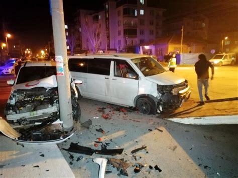 A­k­s­a­r­a­y­­d­a­ ­t­r­a­f­i­k­ ­k­a­z­a­s­ı­:­ ­6­ ­y­a­r­a­l­ı­